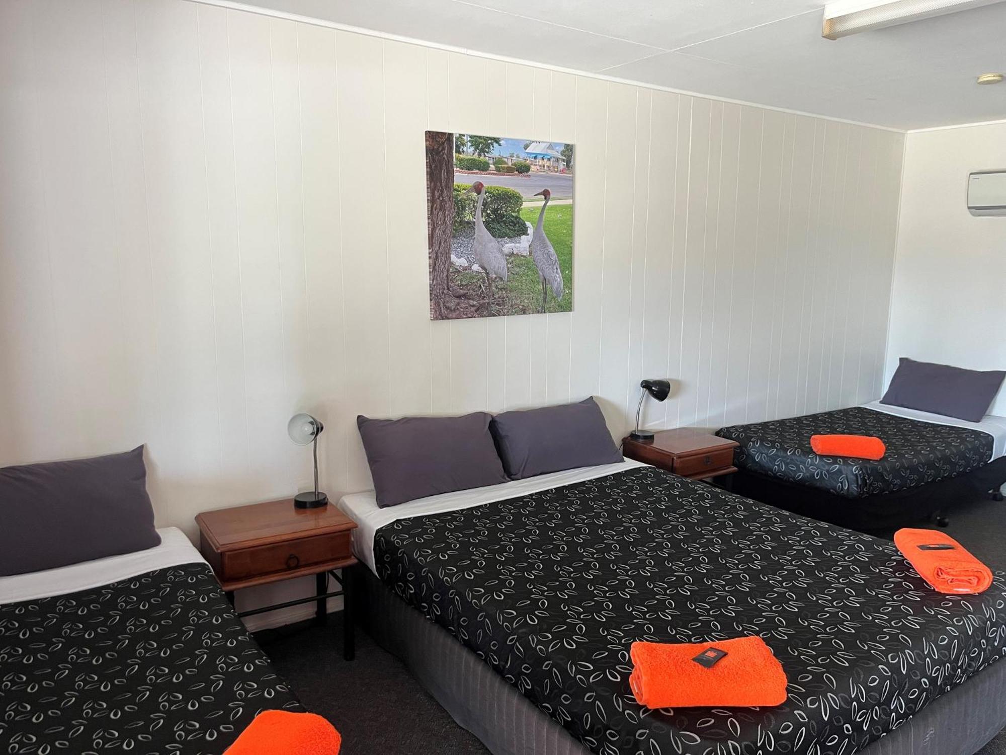 Winton Outback Motel Exterior photo