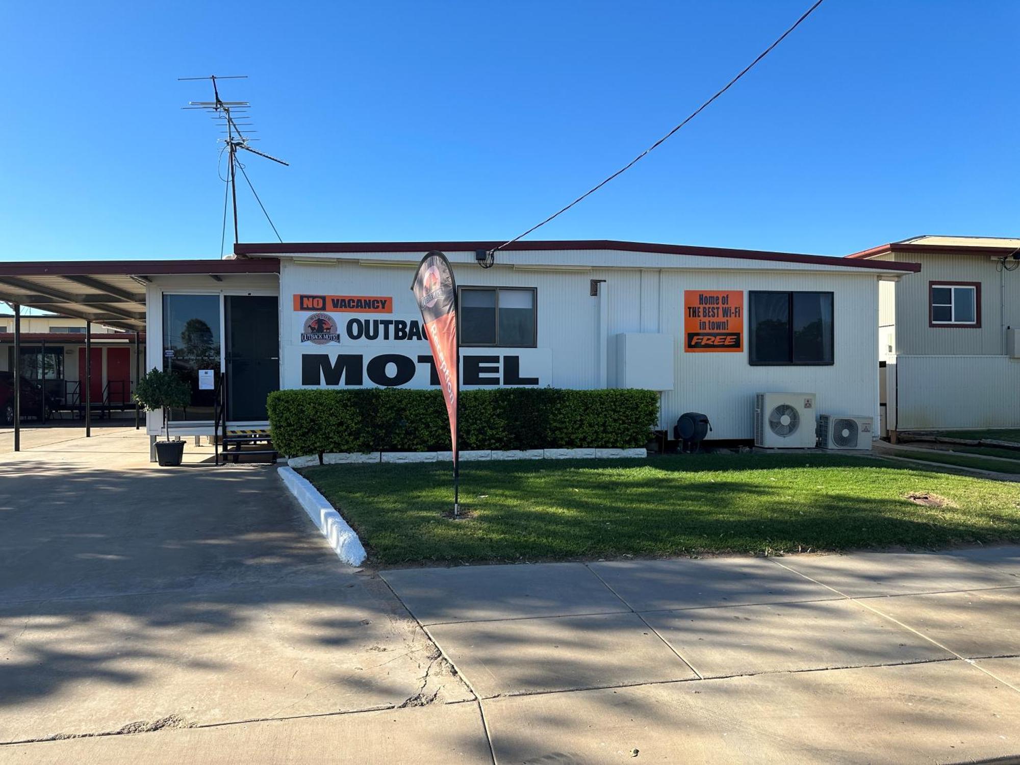 Winton Outback Motel Exterior photo