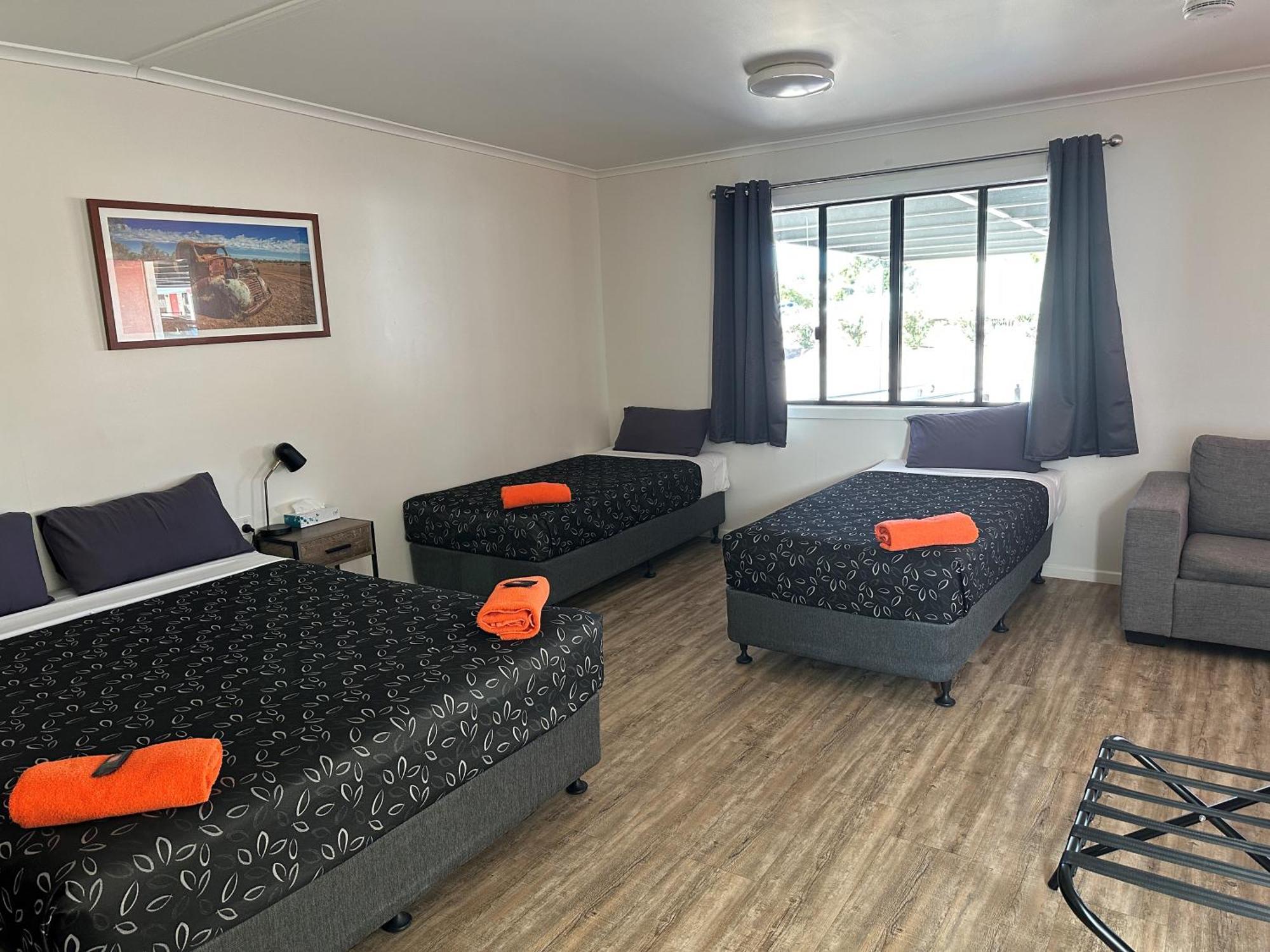 Winton Outback Motel Exterior photo